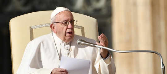 La metafora delle buche usata dal Papa per spiegare la strada dell'Avvento 