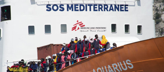 Migranti: "Scaricò rifiuti pericolosi". La nave Aquarius è stata posta sotto sequestro