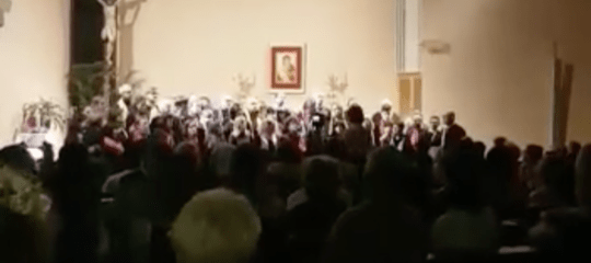 Bella Ciao tra i cori natalizi in chiesa, polemiche a Bologna 