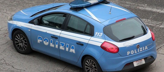 La Polizia ha chiuso tre negozi nel quartiere Pigneto di Roma per gravi carenze igieniche 
