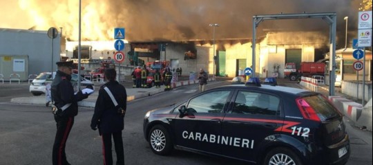 Rifiuti: fiamme in un impianto di trattamento sulla Salaria a Roma