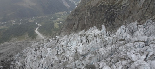 ghiacciaio monte bianco crollo
