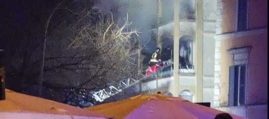  incendio ponte milvio salvata donna