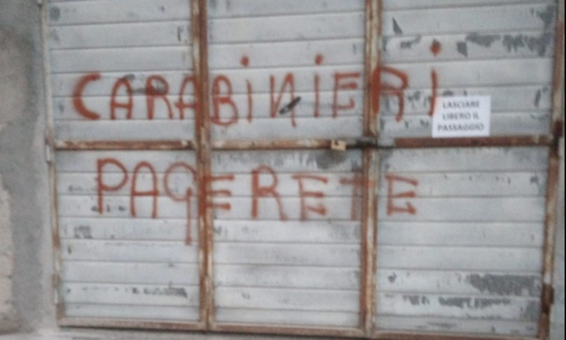 vandalizzata targa strage chilivani scritte contro carabinieri sardegna