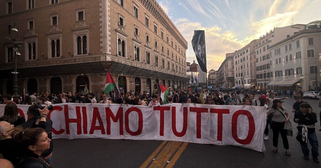 Flotilla, il presidio al Colosseo si trasforma in un corteo (VIDEO)