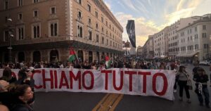 Flotilla, il presidio al Colosseo si trasforma in un corteo (VIDEO)
