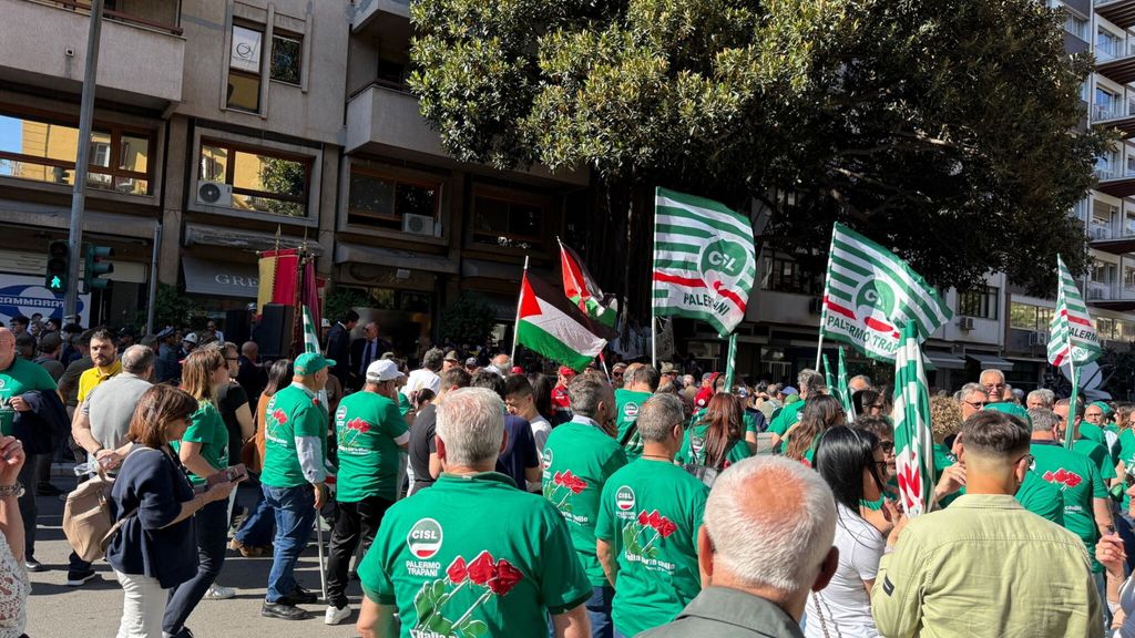 "Verità e giustizia sulle stragi", a Palermo oltre 8mila in corteo. Maria Falcone: "Giovanni è nostro" "Verità e giustizia sulle stragi", a Palermo oltre 8mila in corteo. Maria Falcone: "Giovanni è nostro"
